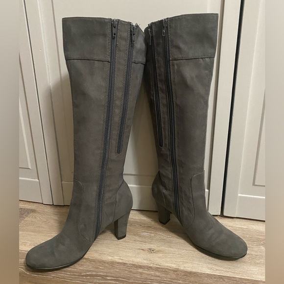 A2 by Aerosoles gray suede high heel boots - Picture 4 of 7